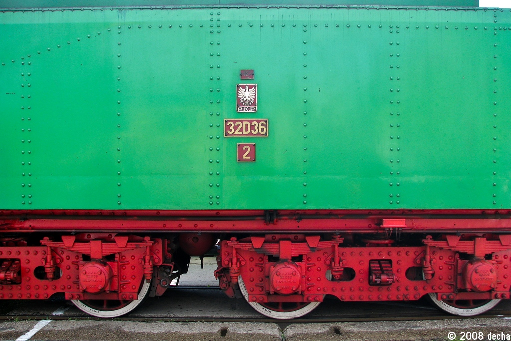 32D36