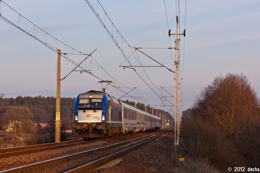 5 370 002