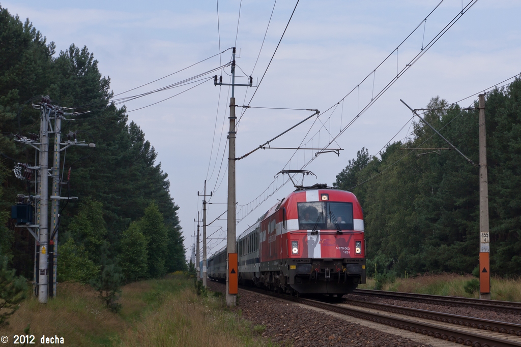 5 370 003