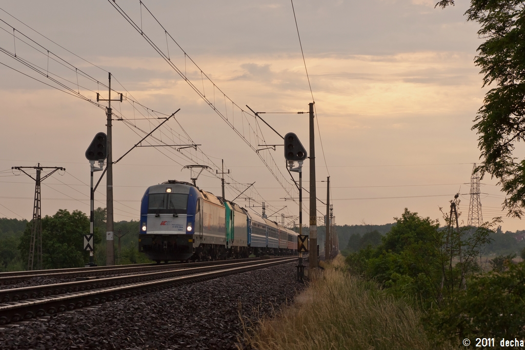 5 370 004