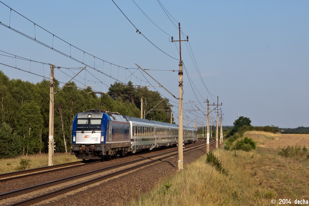 5 370 005