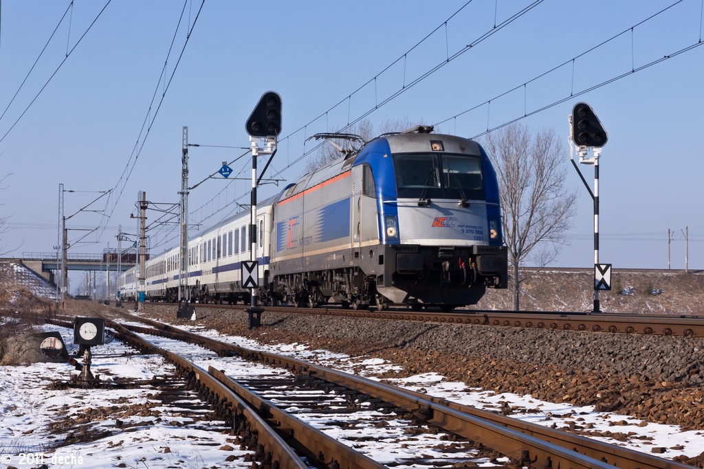 5 370 008