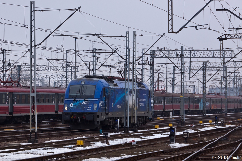 5 370 010